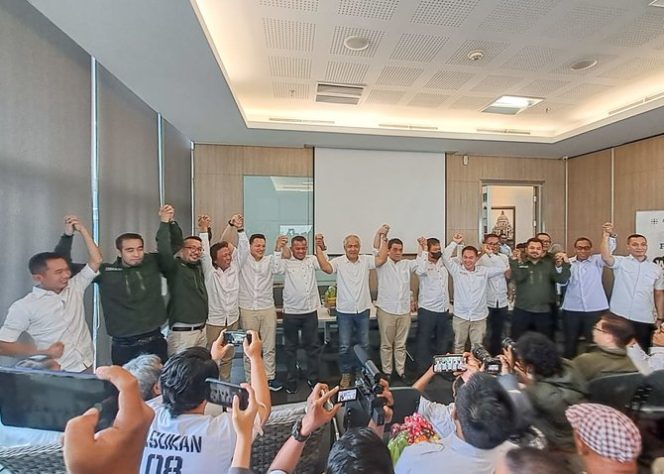
 CNN : Geger Pasukan 08 Bisa Lacak Alamat Warga, Gerindra Sebut ‘Itu Fitnah’