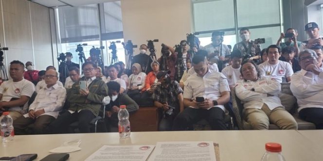 
 RMOLJABAR : Relawan Pasukan 08 Siap Amankan Prabowo Dari Kampanye Hitam Dan Kecurangan Pemilu