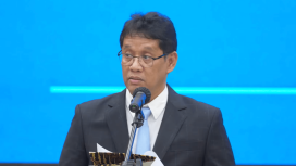 Menkeu Purbaya Yudhi Sadewa saat bicara di atas podium