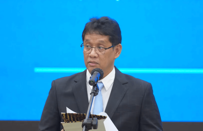 
 Menkeu Purbaya Yudhi Sadewa saat bicara di atas podium