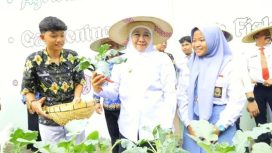 Gubernur Jawa Timur, Khofifah Indar Parawansa, memberikan apresiasi tinggi atas inovasi School Food Care yang dikembangkan dan dikelola oleh para siswa SMA Negeri 1 Pandaan, Kabupaten Pasuruan.