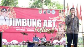 Bupati klaten Bpk Hamenang Wajar Ismoyo,S.I.kom turut hadir dan mendukung UMKM dan PAGUYUPAN SENI DI DESA JIMBUNG