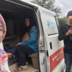 Foto : Penjemputan pasien di rumahnya bersama ambulan desa dan Relawan PSM