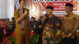Bupati Klaten berdialog dengan perwakilan ketua Rw dalam acara sambung rasa di Desa Kedungan, Pedan, Selasa, 4 November (Dok.Pribadi)