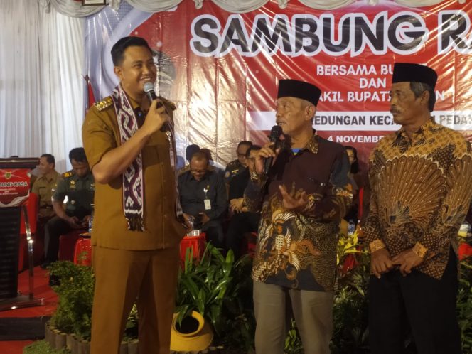 
 Bupati Klaten berdialog dengan perwakilan ketua Rw dalam acara sambung rasa di Desa Kedungan, Pedan, Selasa, 4 November (Dok.Pribadi)