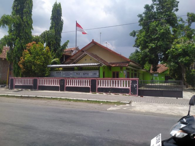 
 Kantor Kepala Desa Kedungan, Kecamatan Pedan, Klaten yang berada di tepi jalan raya Ceper - Pedan. Dok.Pribadi