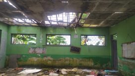 Kondisi salah satu ruang kelas SDN 2 Plosowangi, Klaten. Atap mengalami rusak berat sehingga tidak bisa digunakan untuk KBM (Dok.Pribadi)