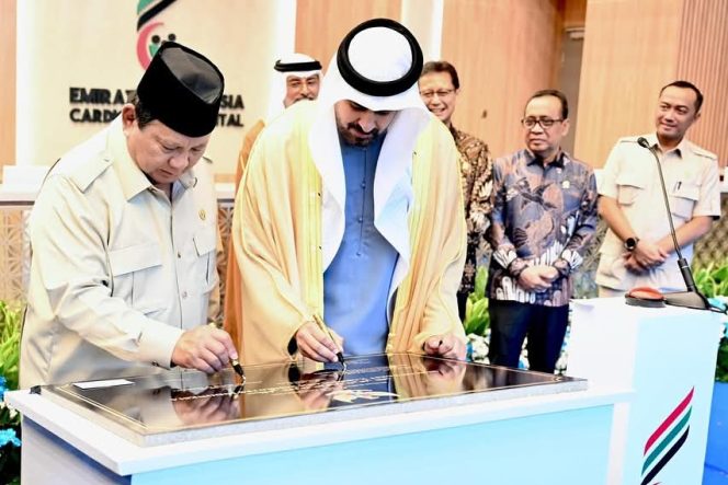 
 Prabowo Subianto, saat meresmikan Rumah Sakit Kardiologi Emirates-Indonesia (RS KEI) di Surakarta bersama Paduka Yang Mulia Sheikh Theyab bin Mohamed bin Zayed Al Nahyan