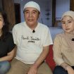 H. Achmad Juneidi bersama kedua putrinya